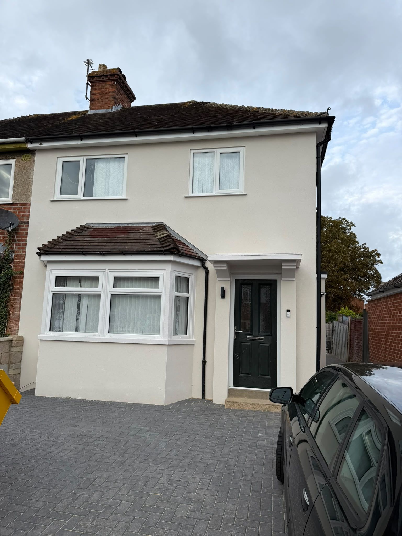 Rendered semi-detached house with a block-paved driveway